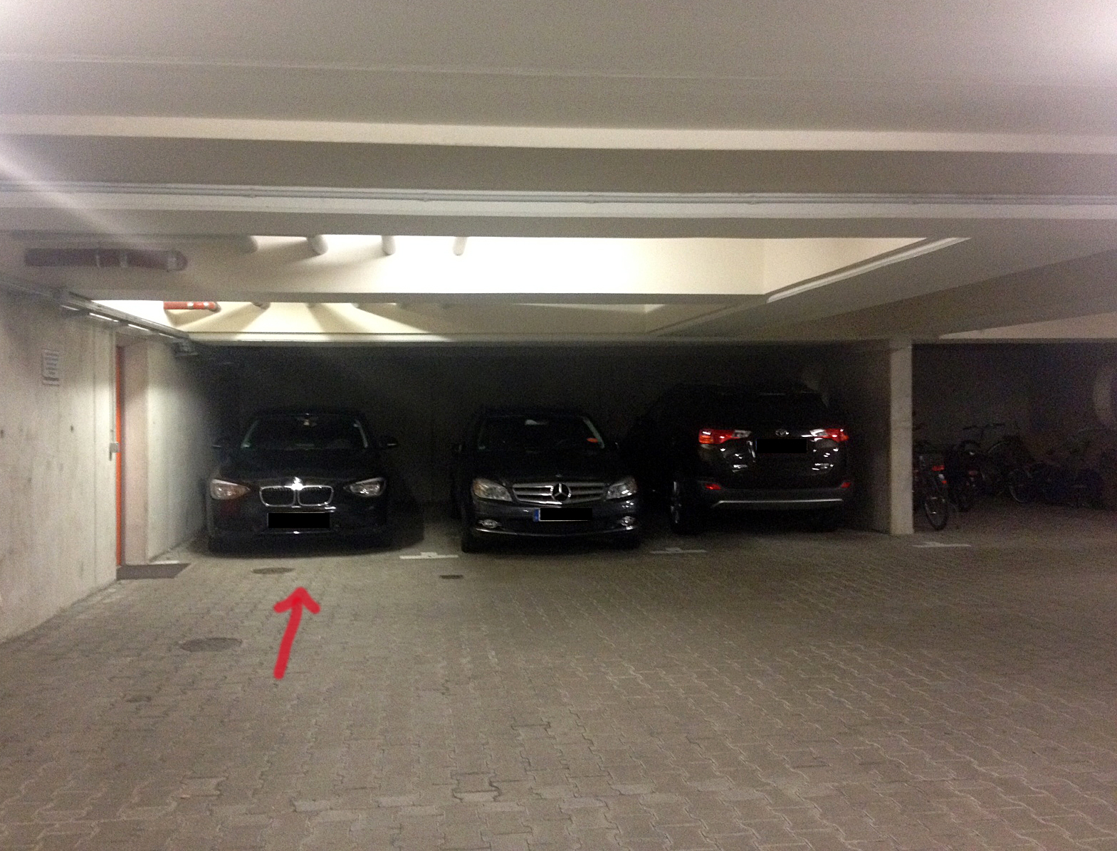 moderner Tiefgaragen Stellplatz zu vermieten ab 1.12.2019 120 Euro · zentral in Stuttgart – Bild 1