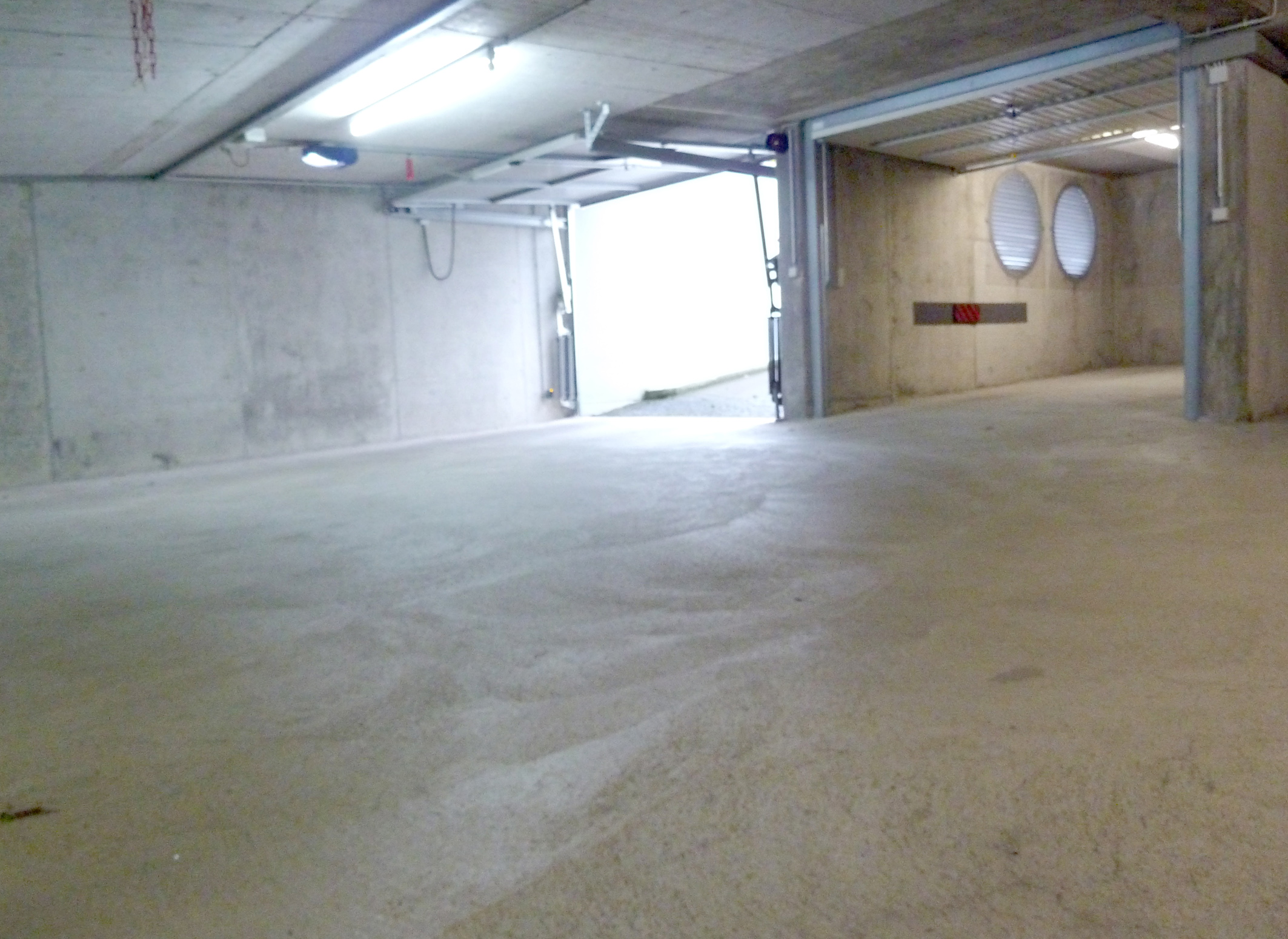 Vermiete abgeschlossene Garage mit Strom und Licht - provisionsfrei - direkt vom Eigentümer – Bild 2