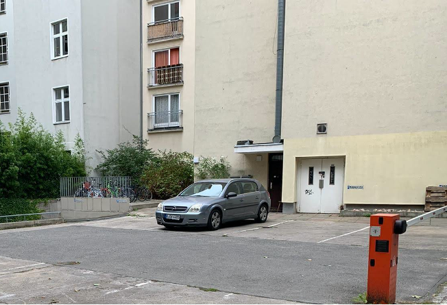 Parkplatz mit Schranke, Grenze Wilmersdorf und Schöneberg – Bild 2