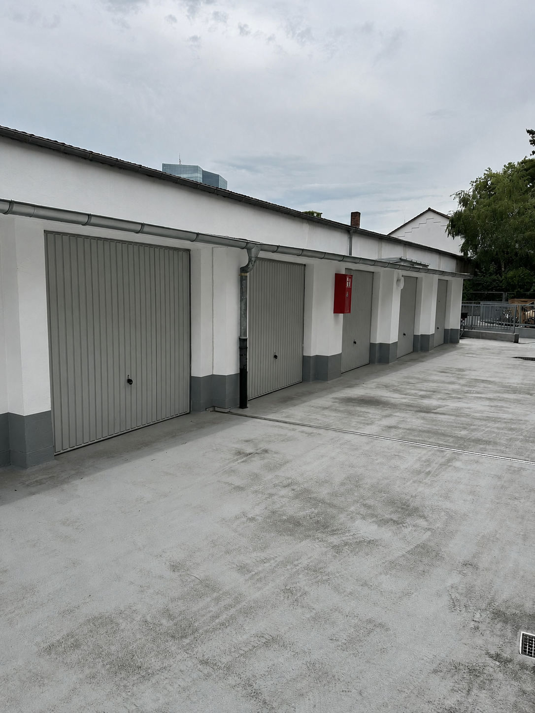 Geräumige Garage in zentraler Lage zu vermieten – Bild 1