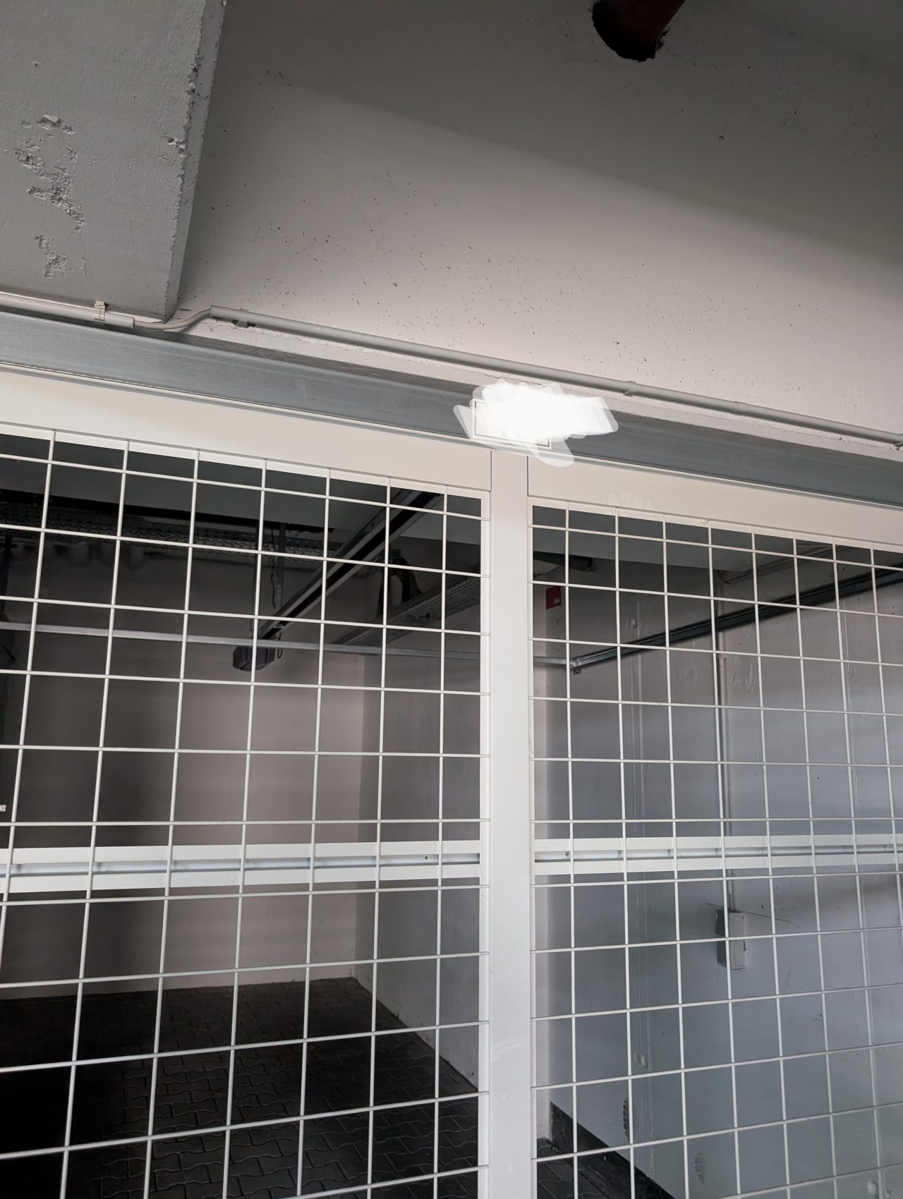 Tiefgaragenstellplatz Frankfurt-Nied, Van- und SUV-tauglich, 150 €/Monat – Bild 2