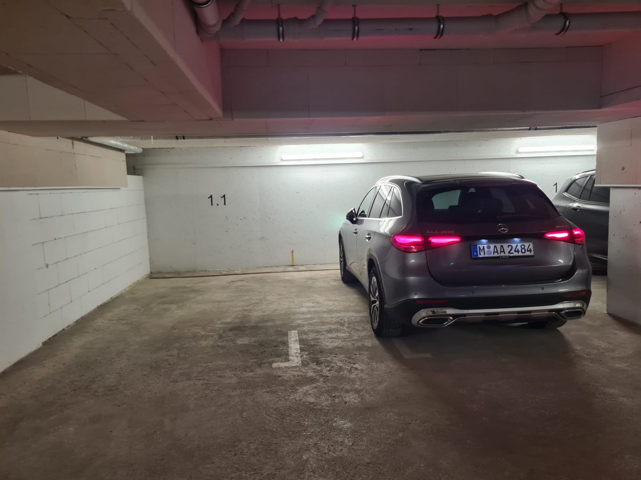 Vermietet wird eine gepflegte Einzelgarage in einer Parkgarage.