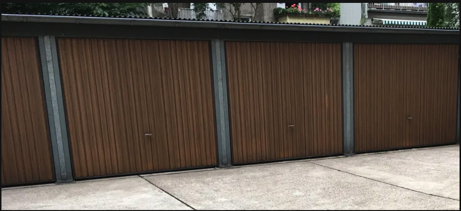 Garage in gesichertem Innenhof