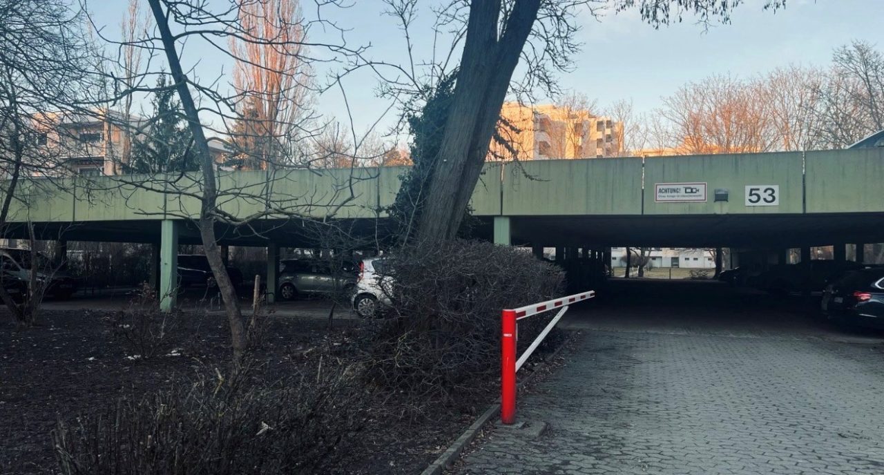 Stellplatz im Parkhaus Celsiusstr. 53 in 12207 Berlin – Bild 1