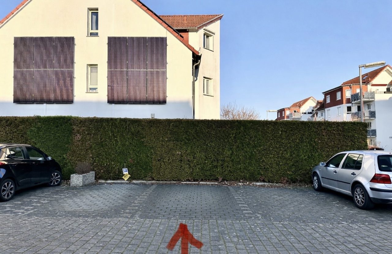 PKW Parkplatz in Frankfurt/ Heddernheim