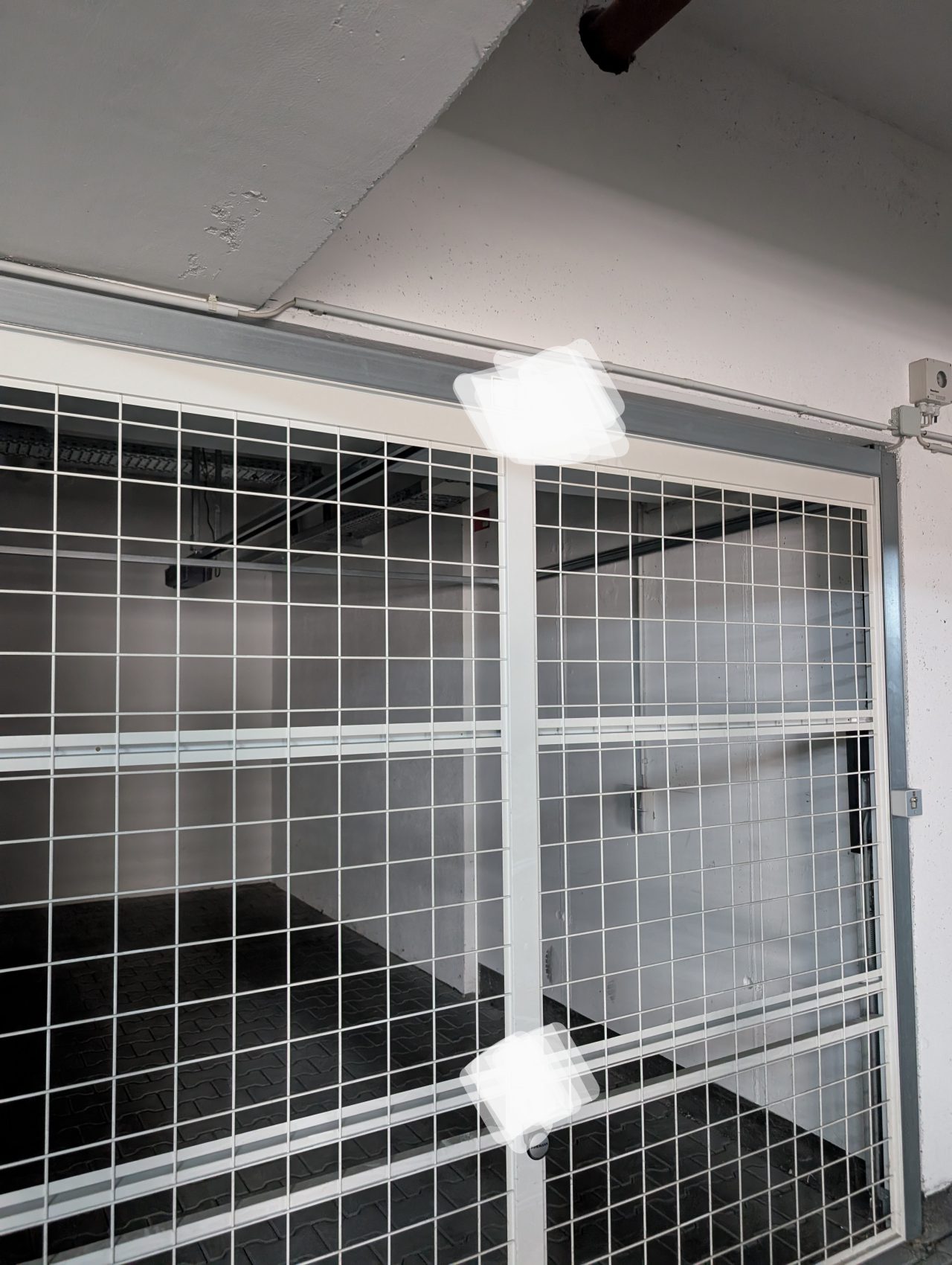 Tiefgaragenstellplatz Frankfurt-Nied, Van- und SUV-tauglich, 150 €/Monat – Bild 1